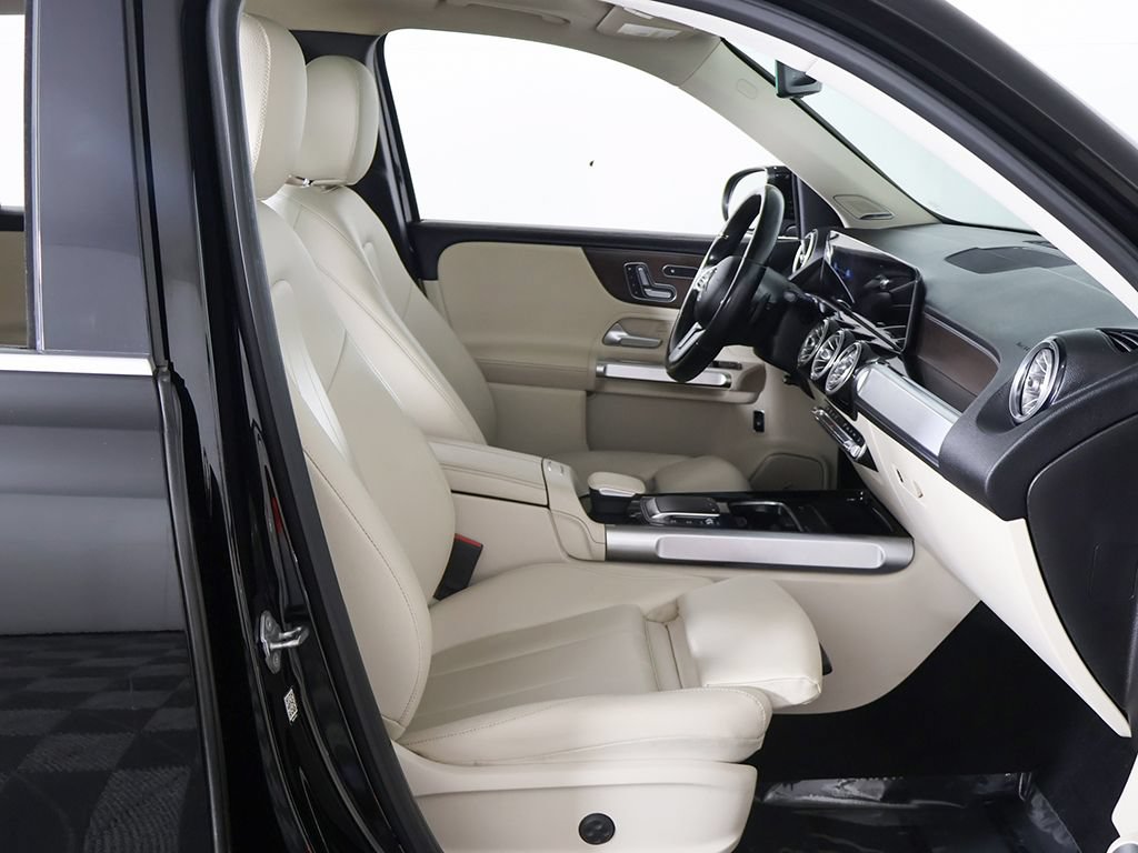 Used 2021 Mercedes-Benz GLB 250 4MATIC w/ Premium Package image 27