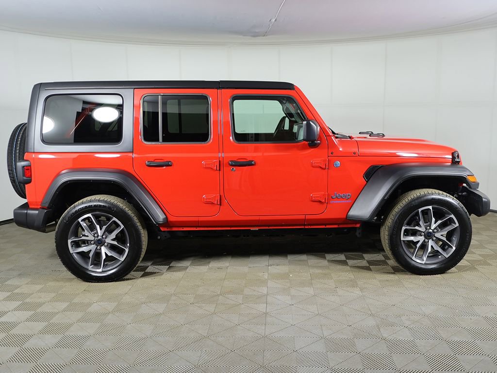 Used 2024 Jeep Wrangler Unlimited w/ LED Headlamp & Fog Lamp Group image 11