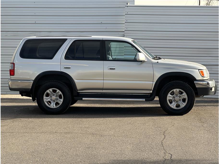 Used 2000 Toyota 4Runner SR5 image 9