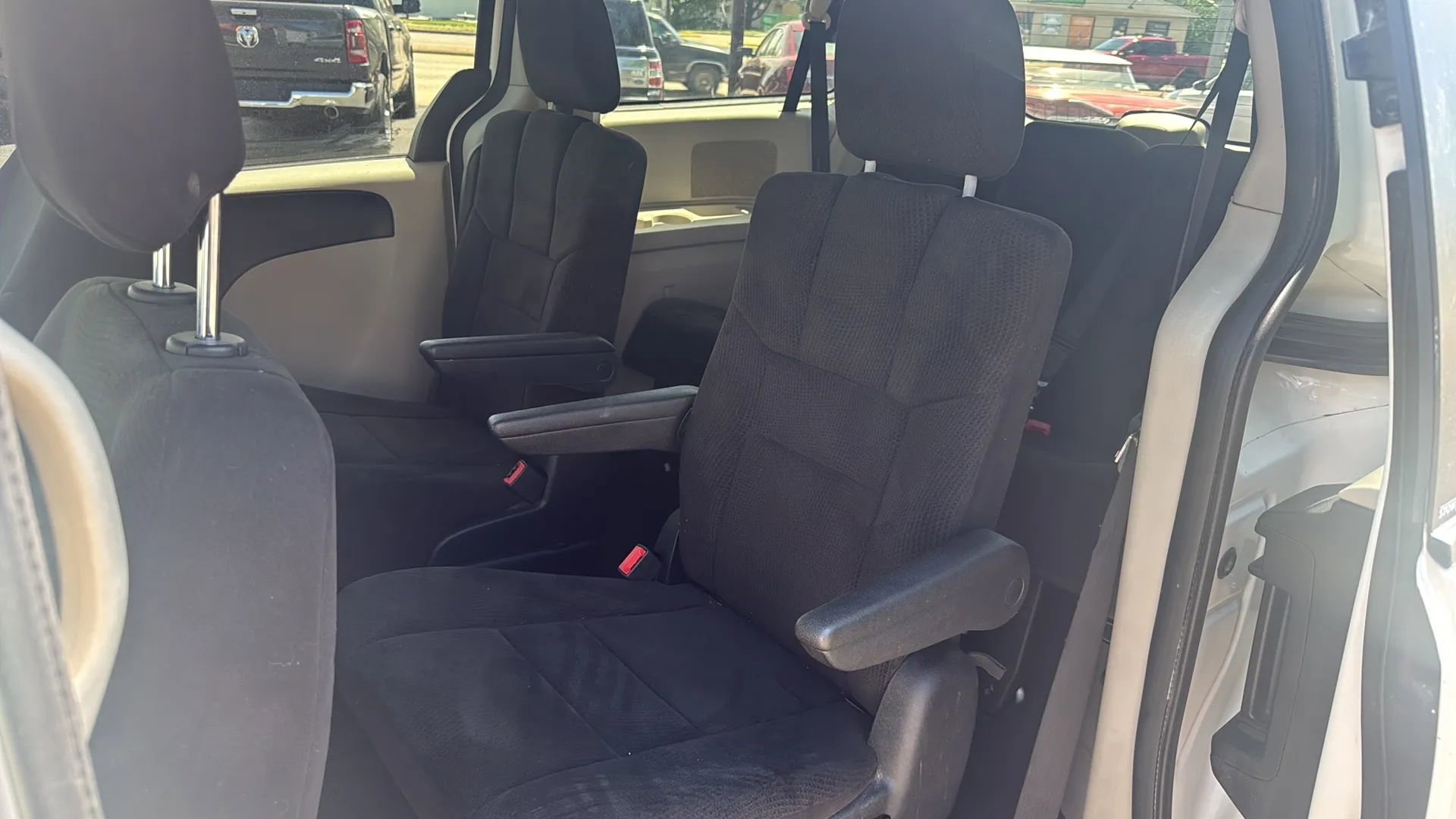 Used 2013 Dodge Grand Caravan SXT FWD image 18