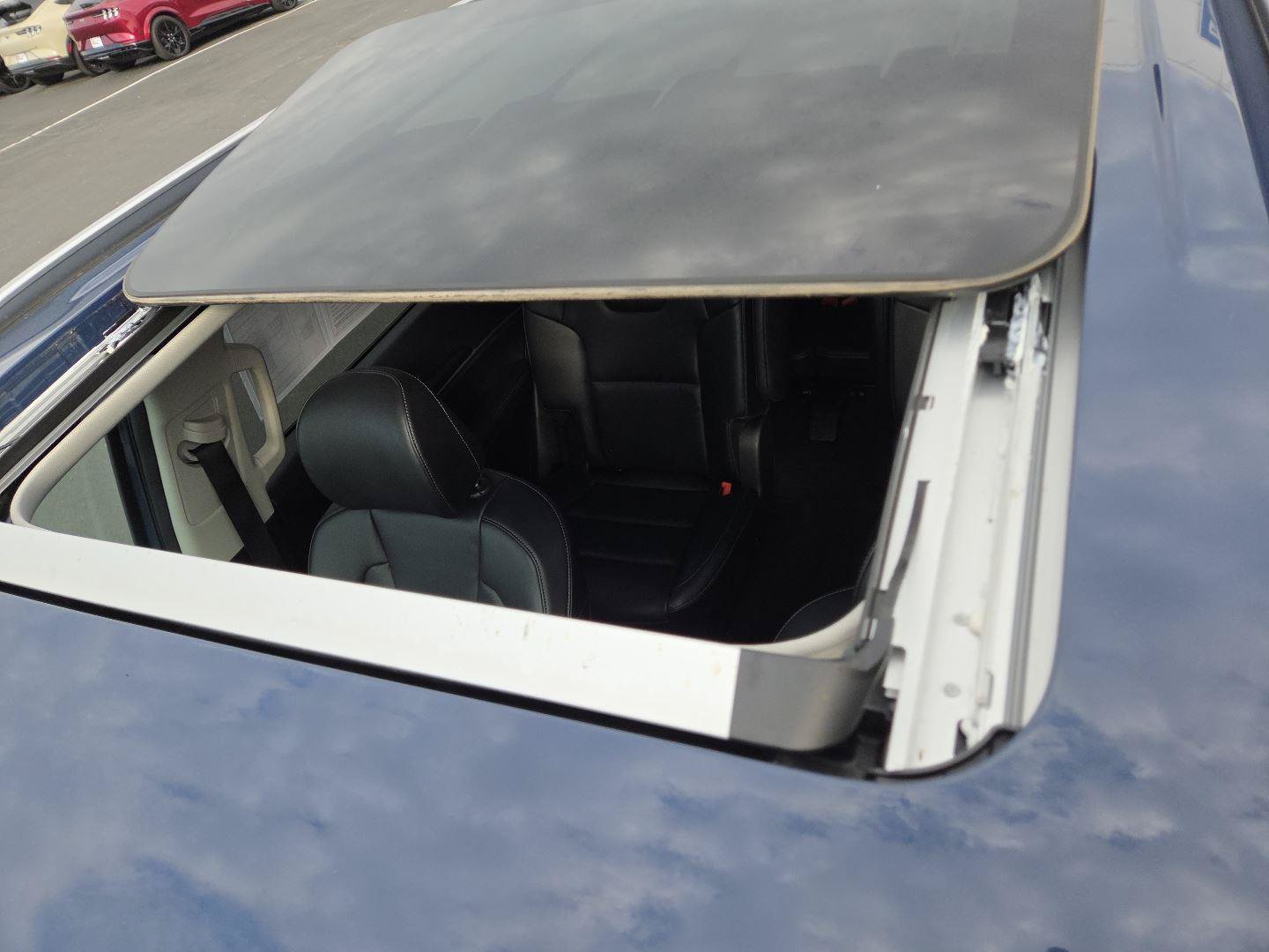 Used 2025 Kia Telluride S FWD image 3