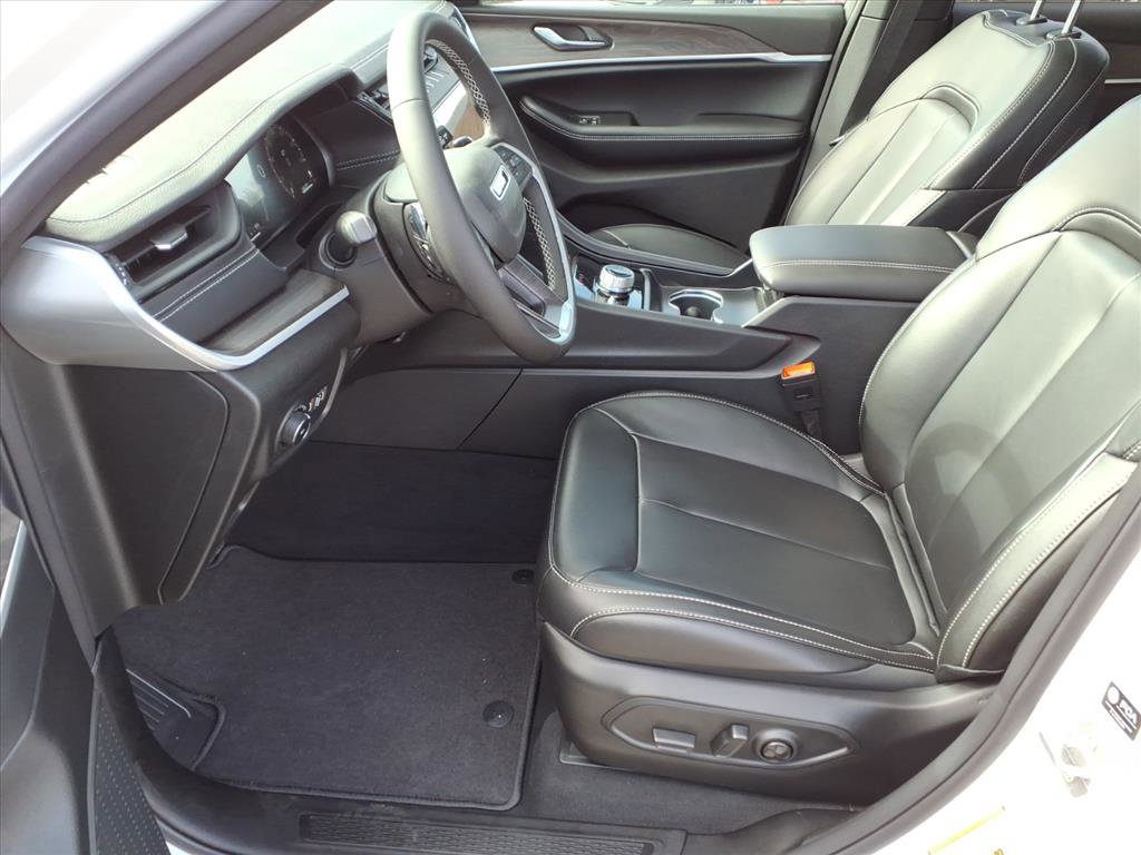 New 2026 Jeep Grand Cherokee Limited w/ Limited Altitude Package image 11