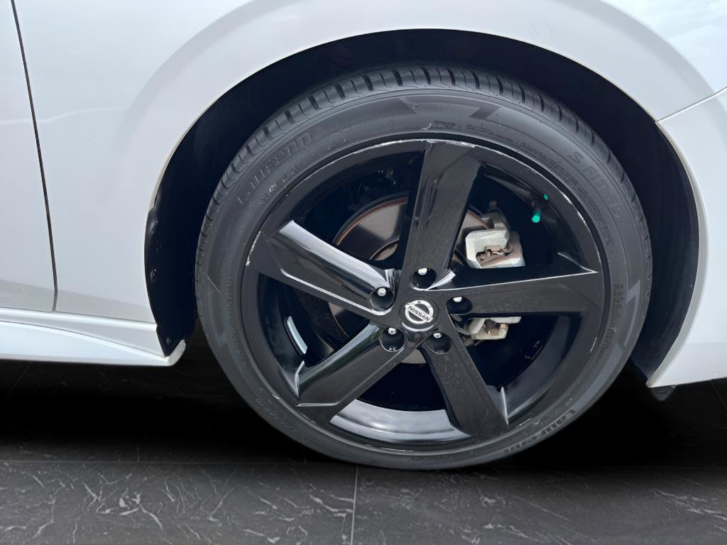 Used 2022 Nissan Sentra SR w/ Lighting Package FWD image 9