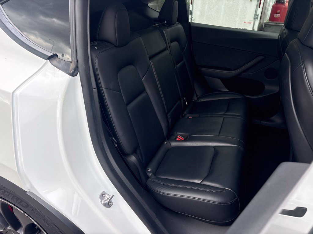 Used 2022 Tesla Model Y Performance AWD/4WD image 17