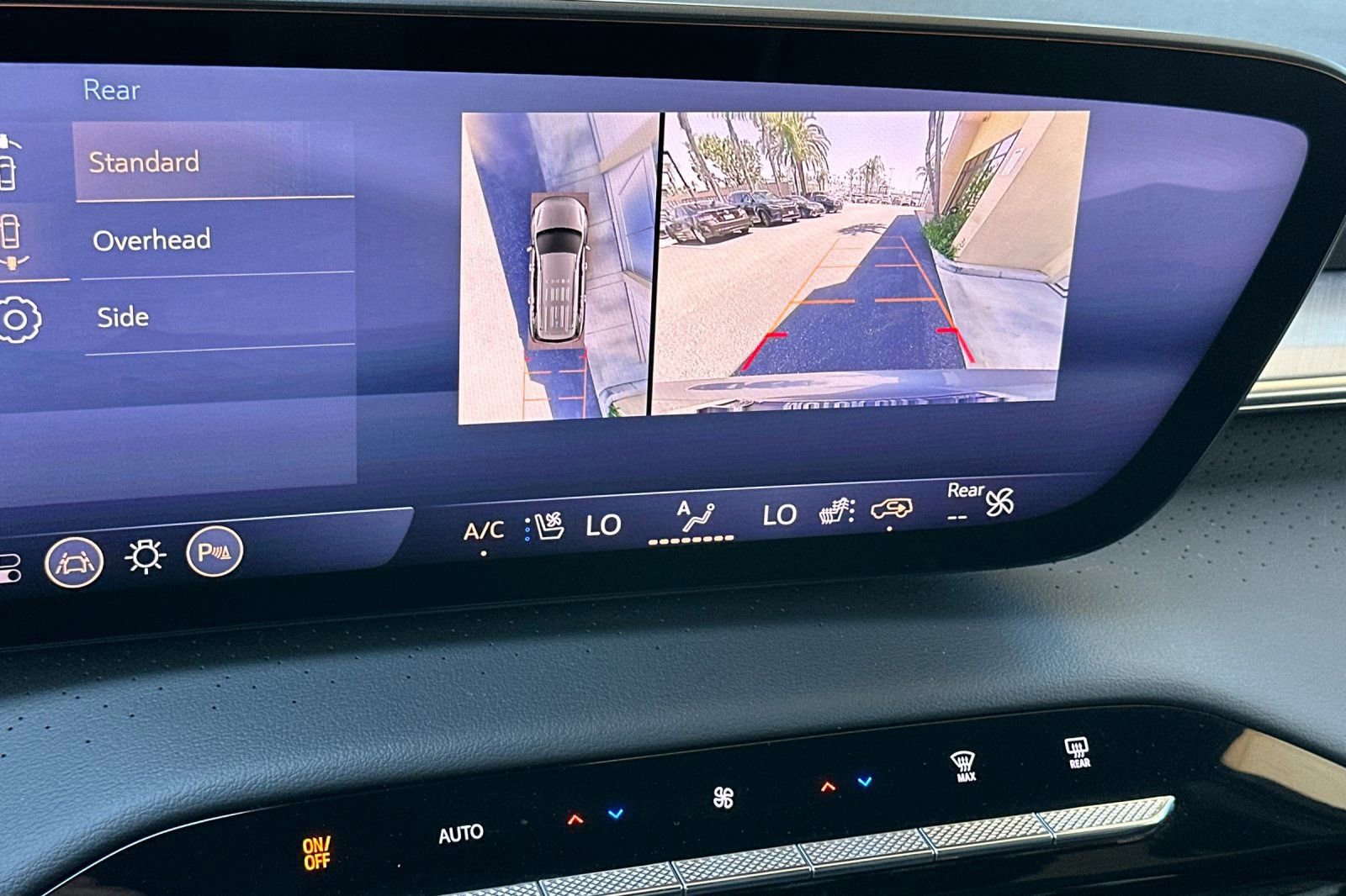 Certified 2025 Buick Enclave Avenir FWD image 22