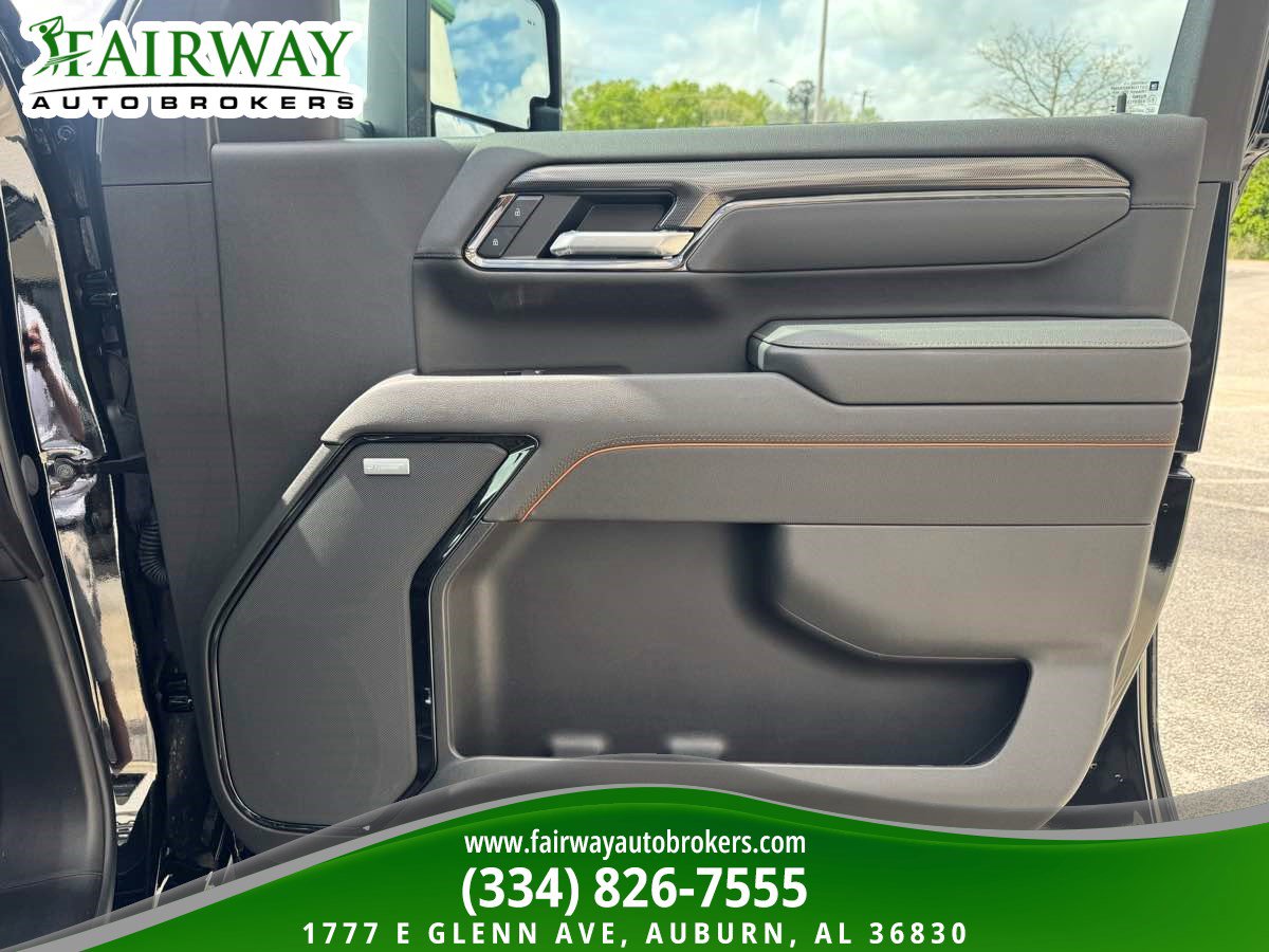 Used 2025 GMC Sierra 2500 AT4 w/ Technology Package image 30