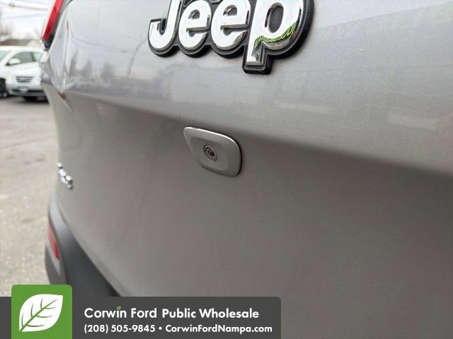 Used 2018 Jeep Cherokee Latitude Plus w/ Cold Weather Group image 11