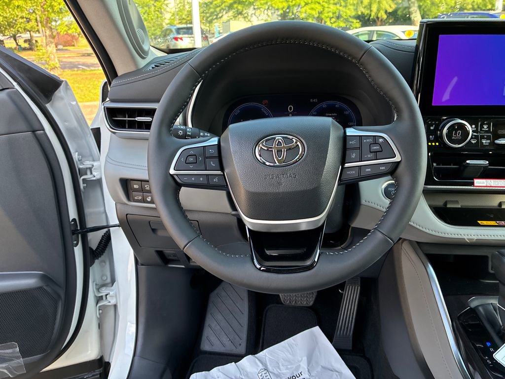 New 2026 Toyota Highlander Platinum AWD/4WD image 24