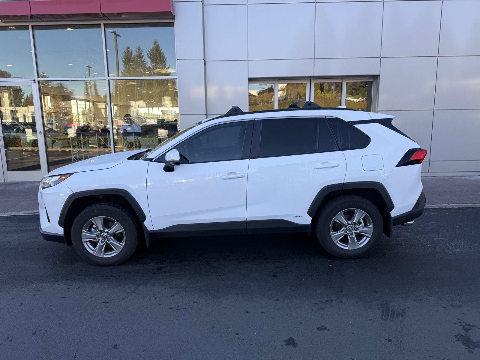 Used 2025 Toyota RAV4 XLE w/ Convenience Package AWD/4WD image 1