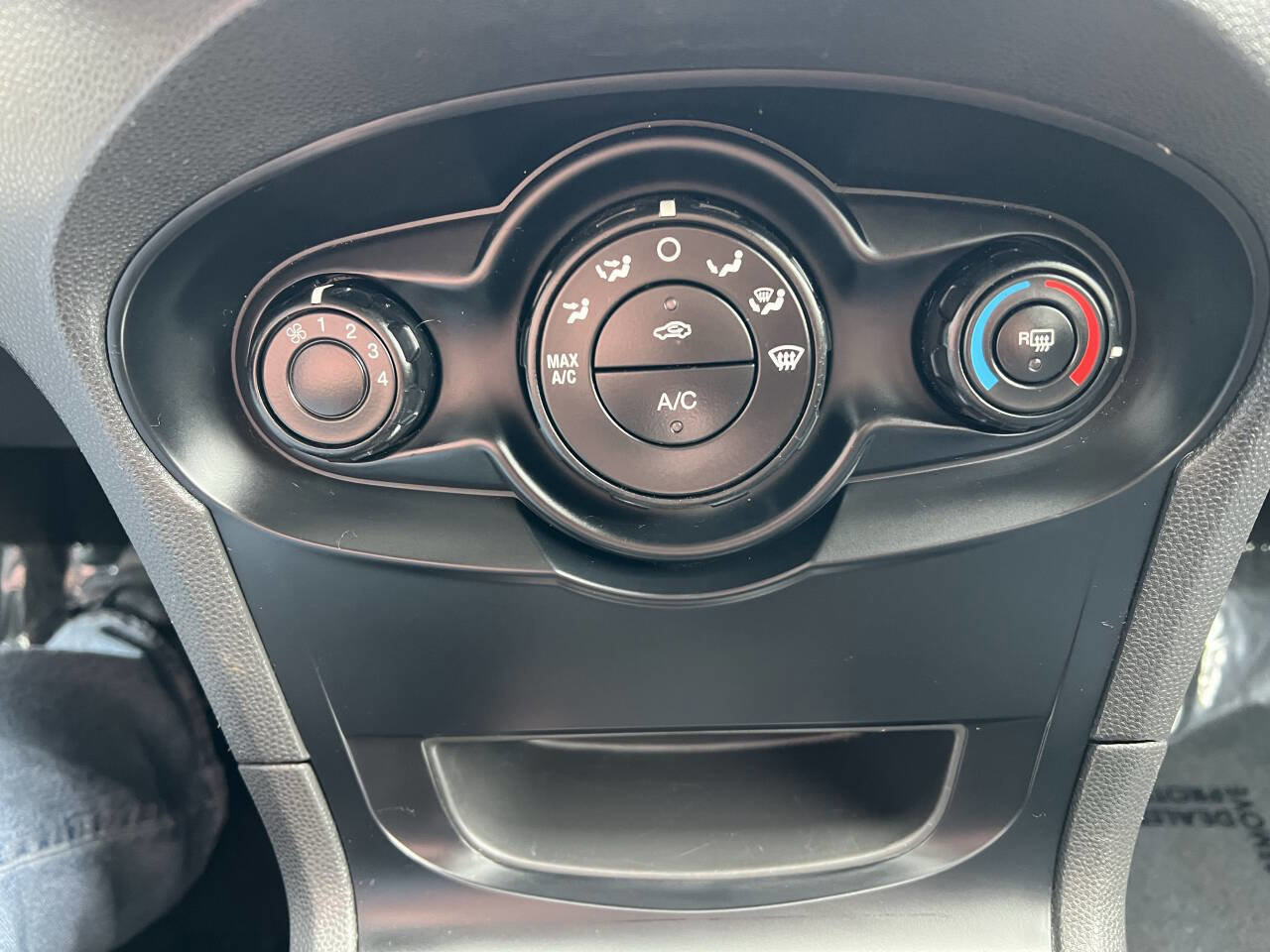 Used 2013 Ford Fiesta SE FWD image 18