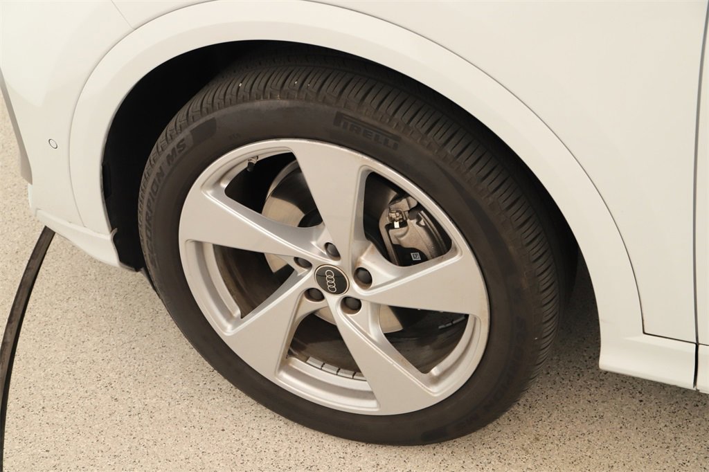 Certified 2025 Audi Q5 Prestige w/ 20" Wheel Package image 32