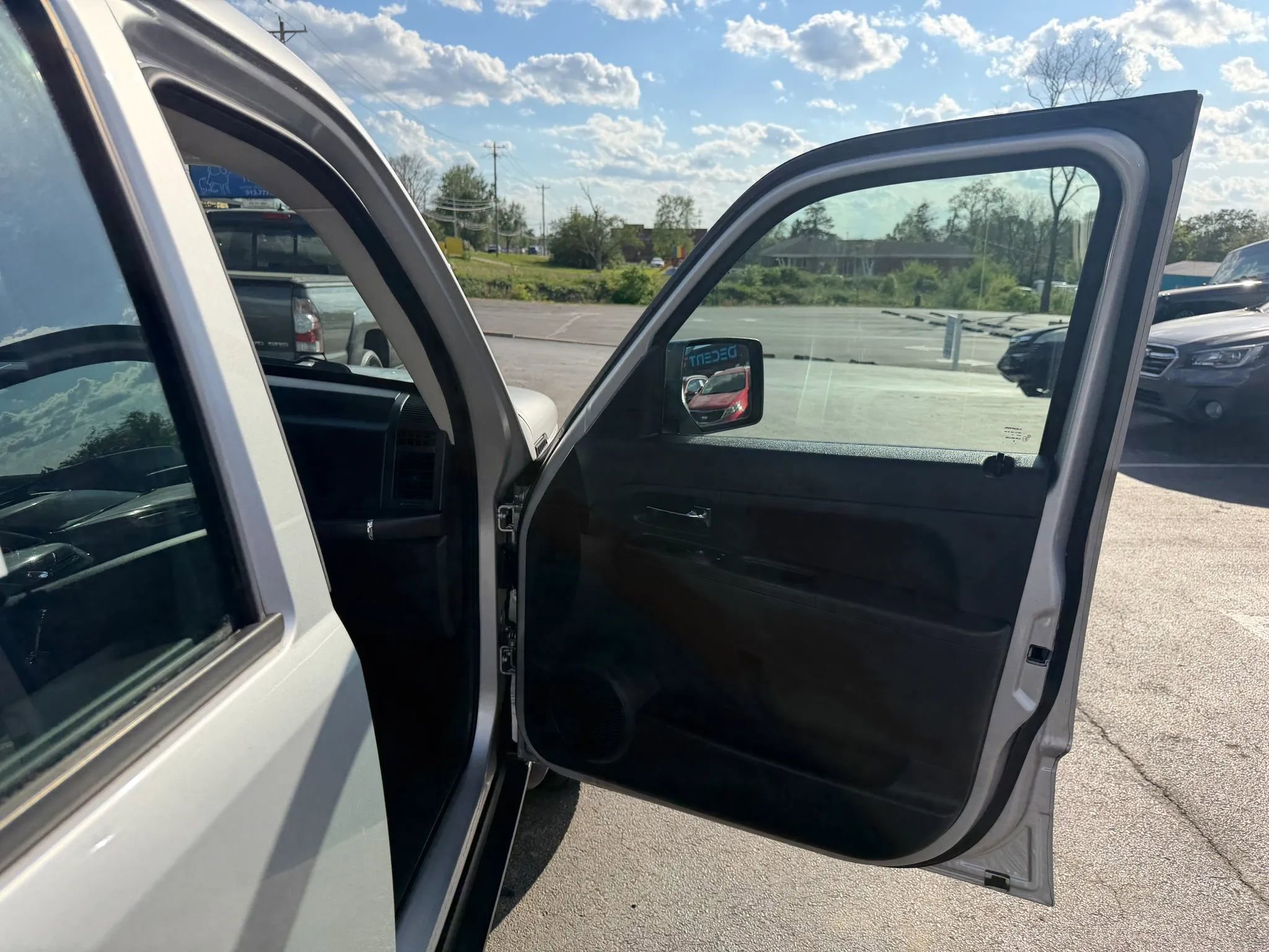 Used 2011 Jeep Liberty Sport AWD/4WD image 31