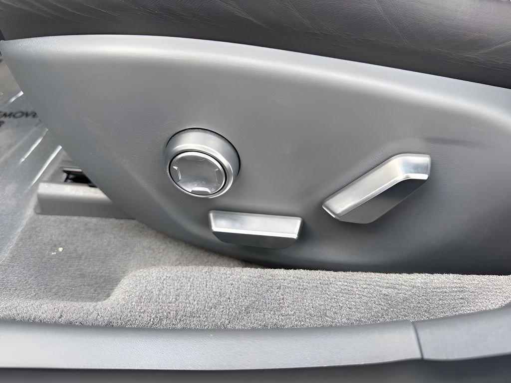 Used 2023 Lucid Air Grand Touring image 10