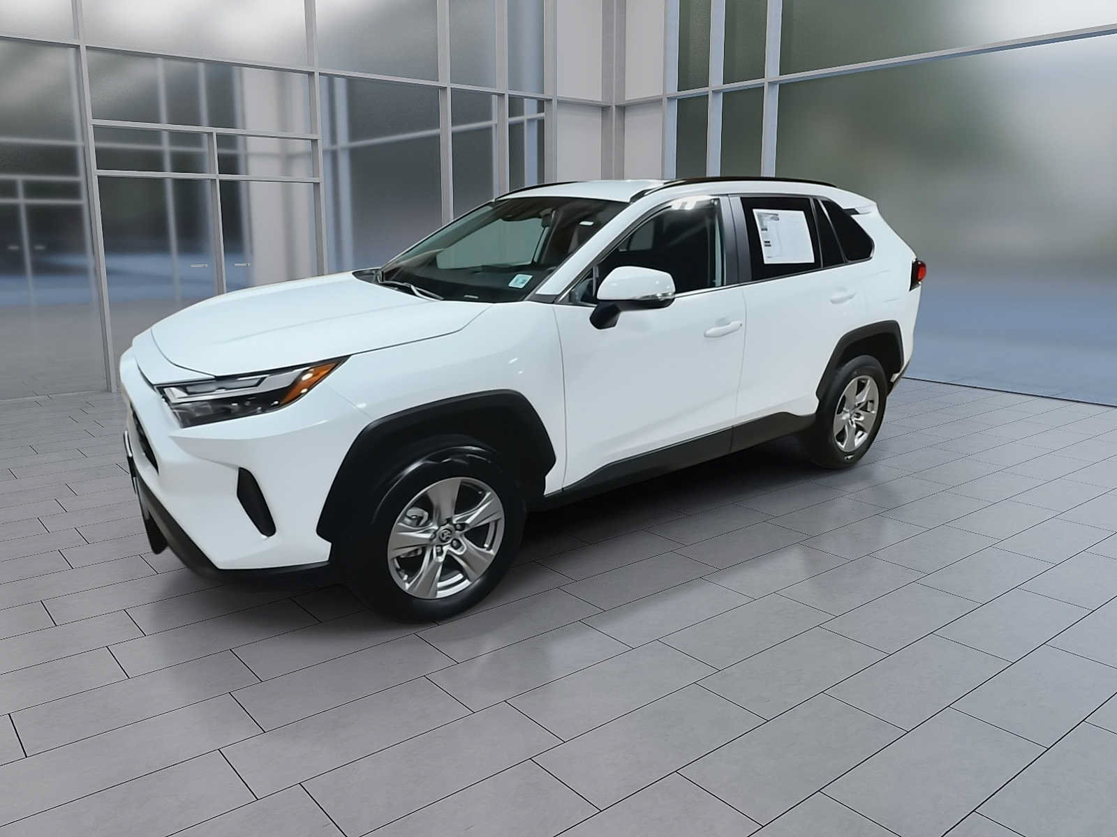 Used 2025 Toyota RAV4 XLE AWD/4WD image 4