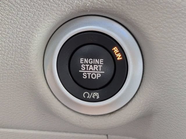 Certified 2024 Chrysler Pacifica Touring-L FWD image 30