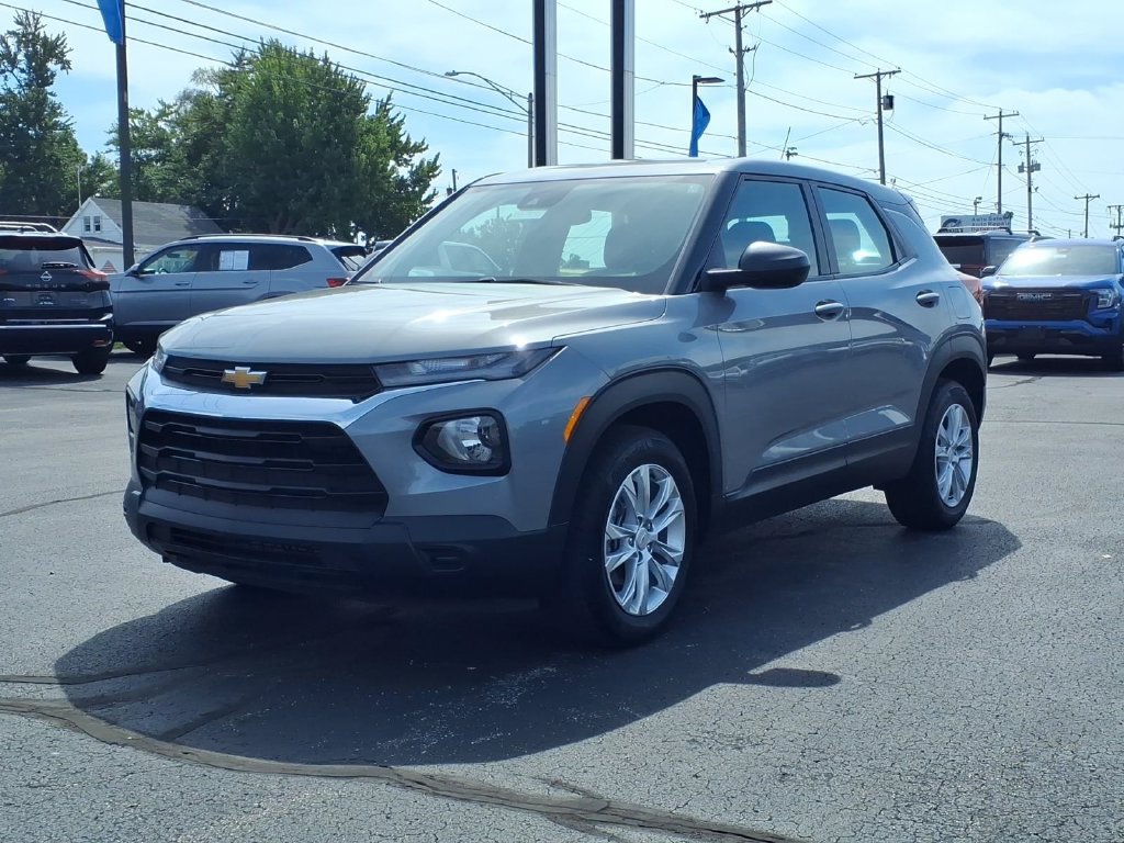 Used 2023 Chevrolet TrailBlazer LS FWD image 3