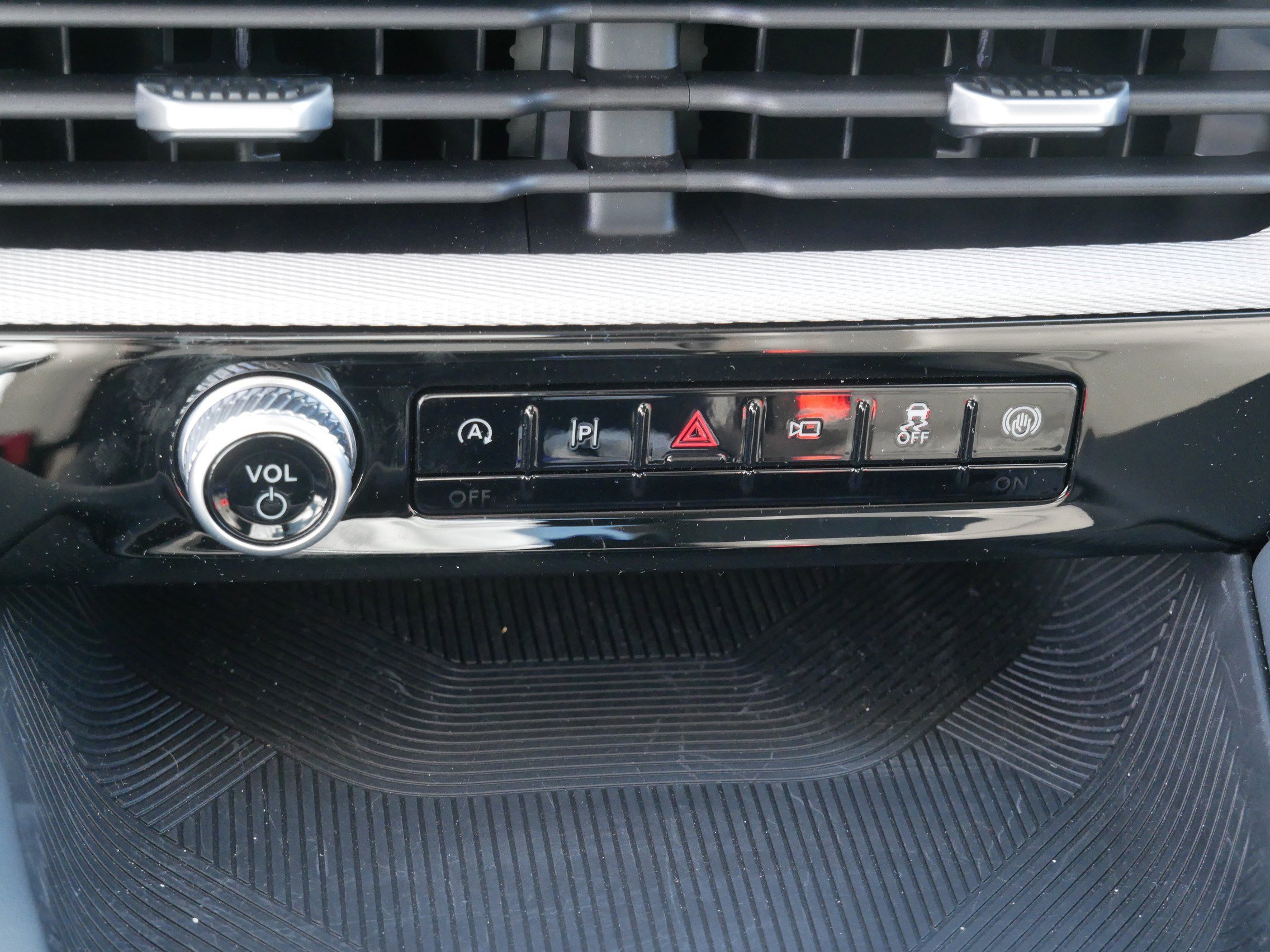 Used 2026 Ford Explorer Active w/ Active Comfort Package image 23