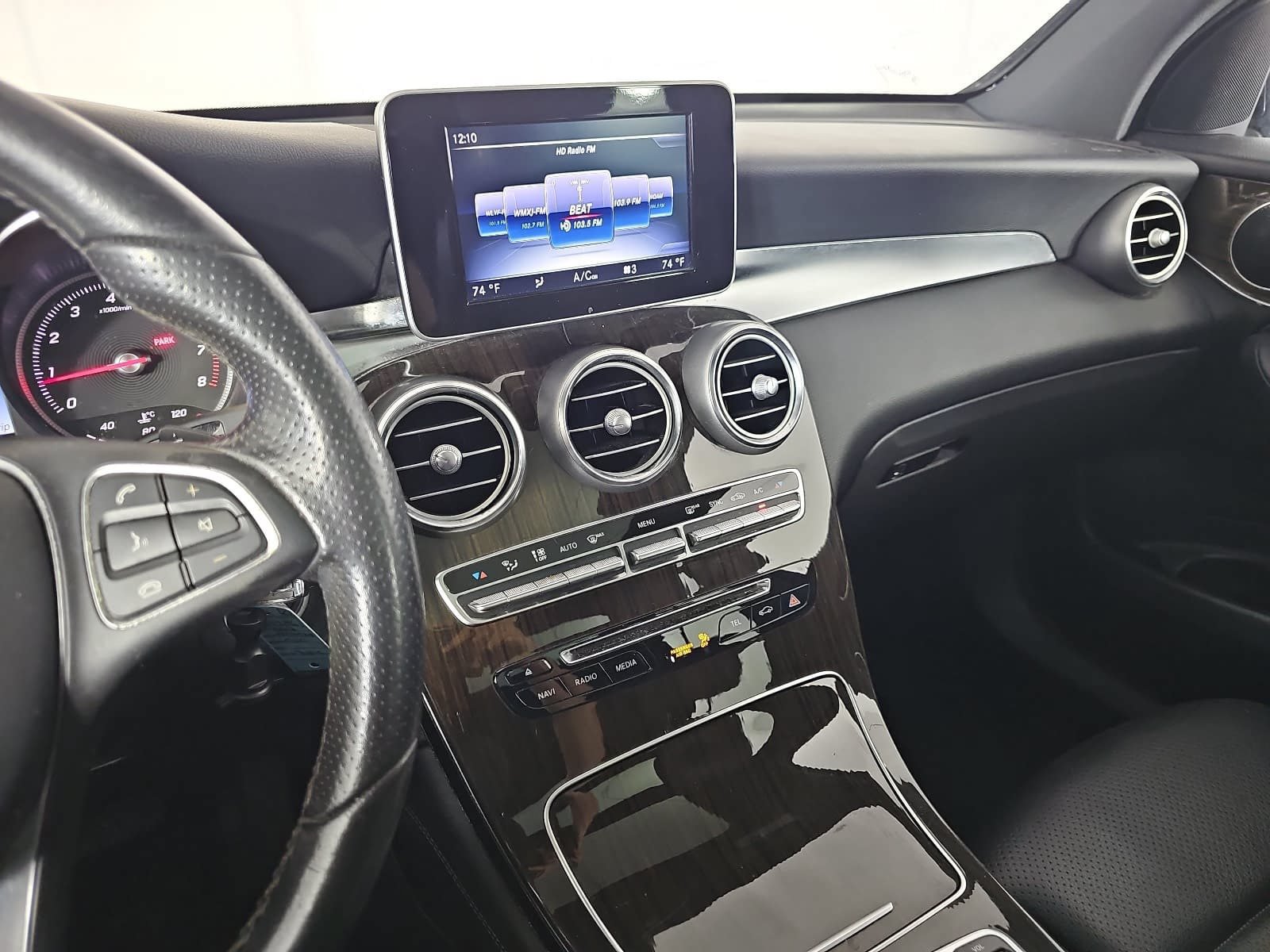 Used 2017 Mercedes-Benz GLC 300 4MATIC image 19
