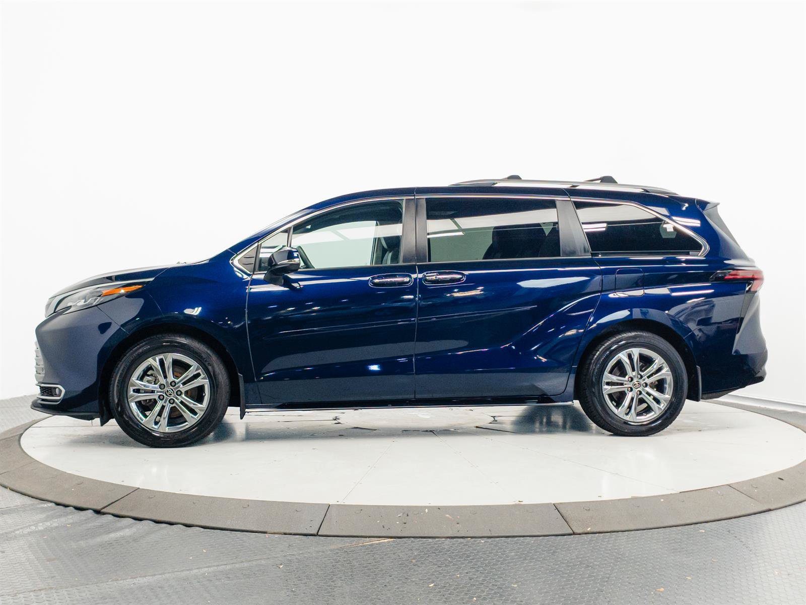 Certified 2024 Toyota Sienna Platinum AWD/4WD image 9