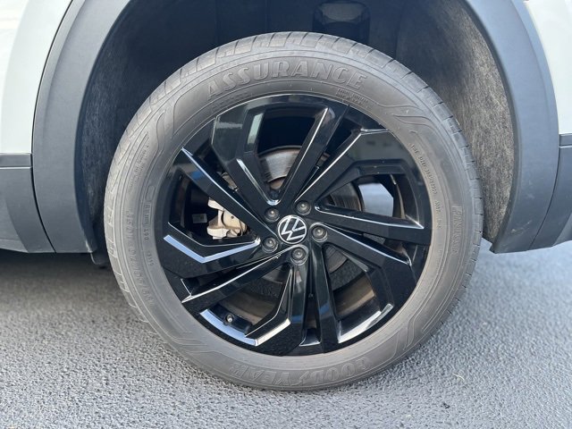 Used 2023 Volkswagen Atlas SE w/ Black Wheel Package image 5