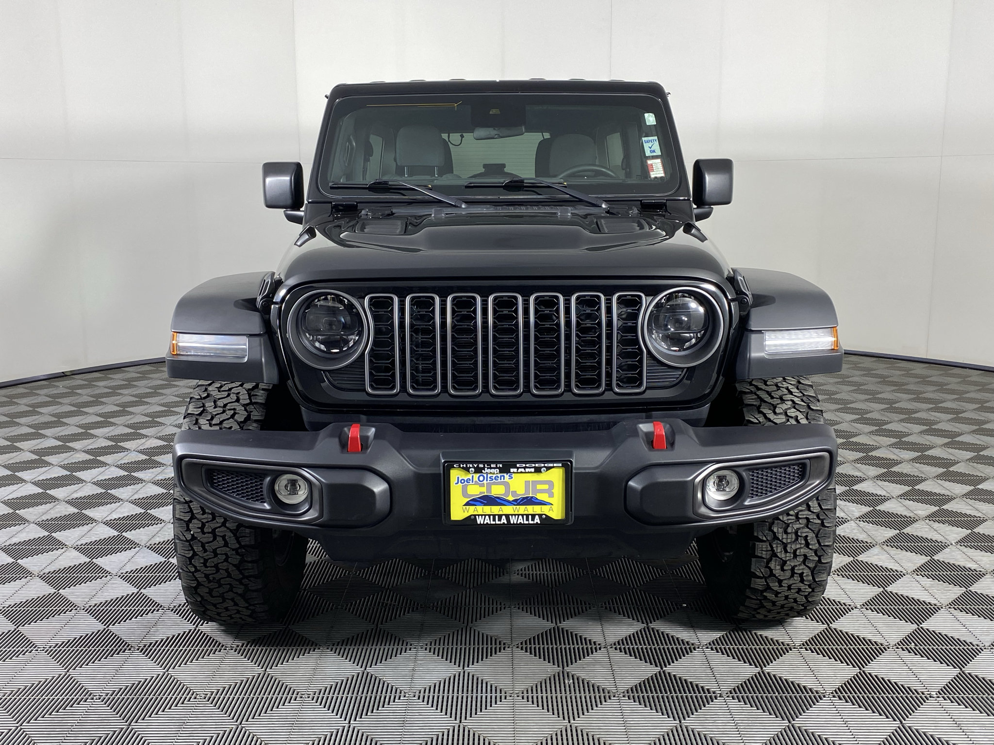 Used 2025 Jeep Wrangler Unlimited Rubicon AWD/4WD image 2