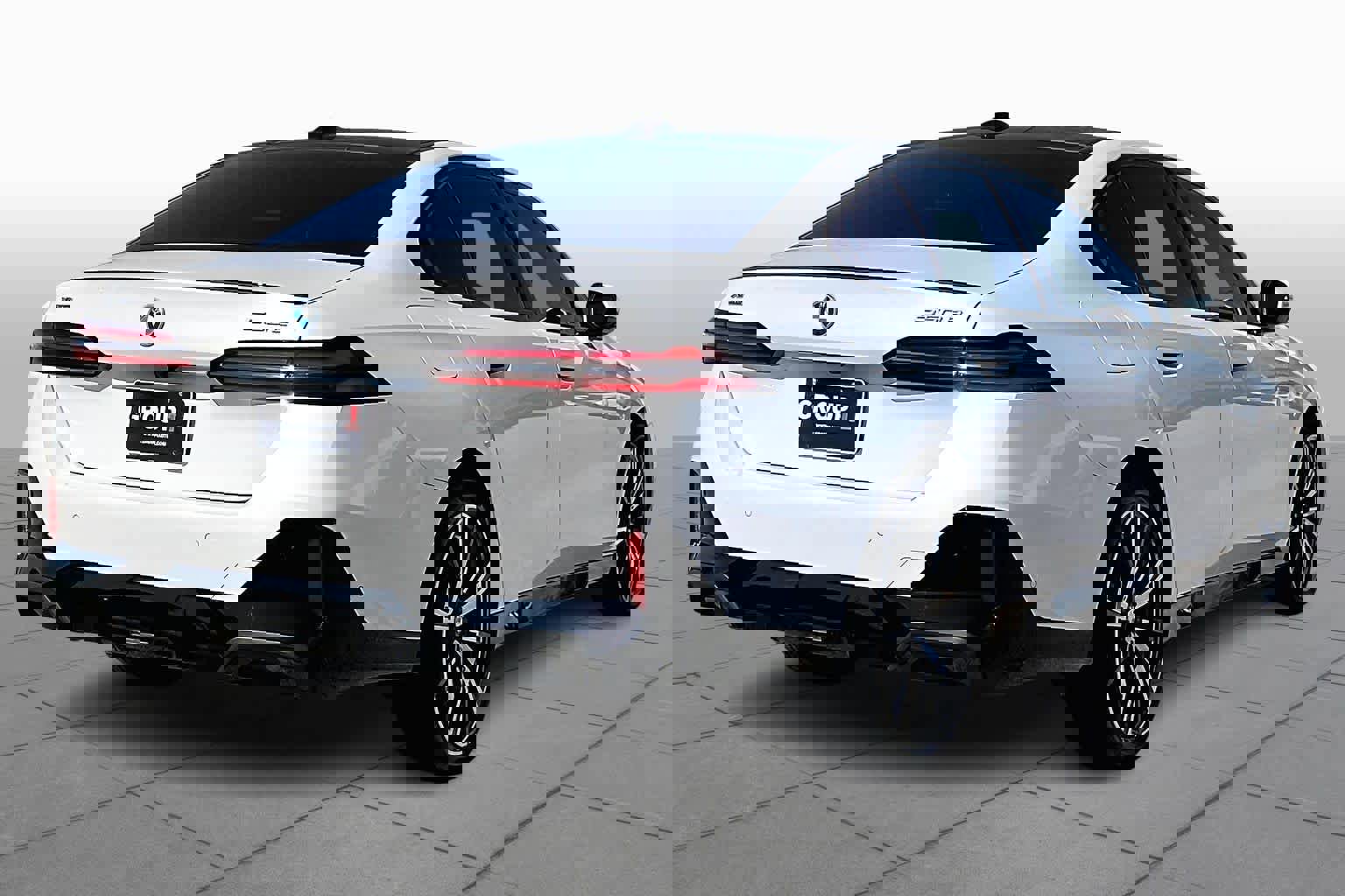 Used 2026 BMW 550e xDrive w/ Premium Package image 10