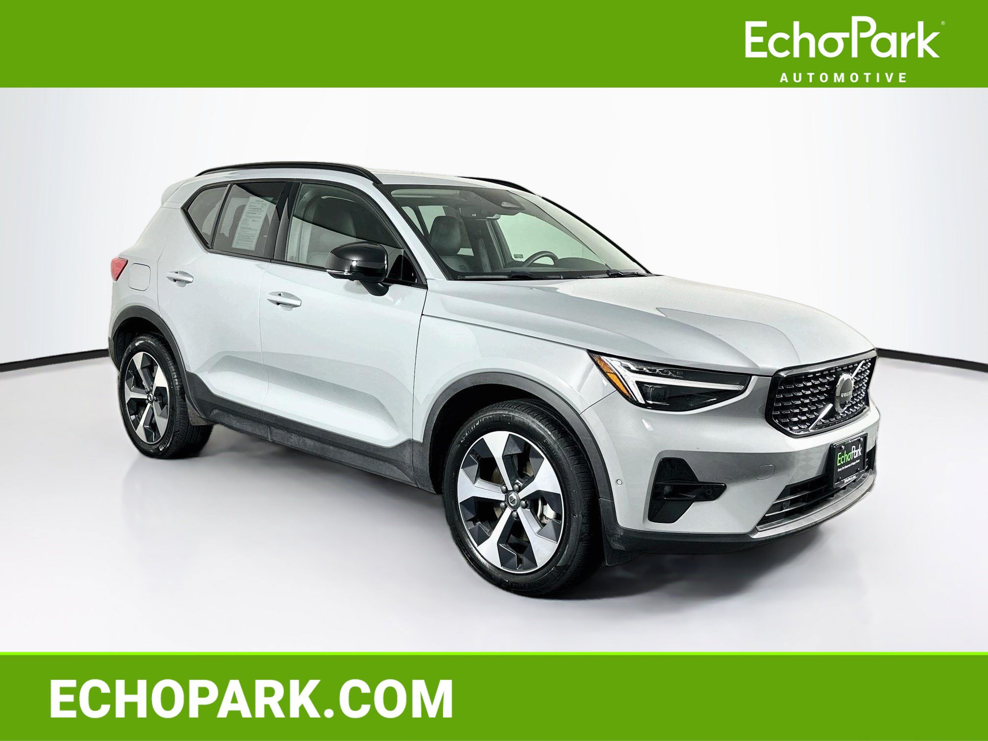 Used 2026 Volvo XC40 B5 Plus AWD/4WD image 1