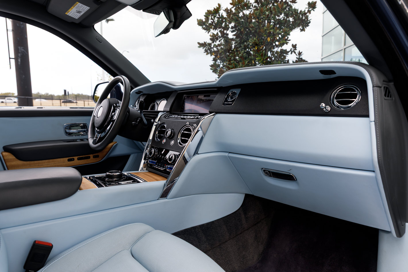 Certified 2019 Rolls-Royce Cullinan AWD/4WD image 37