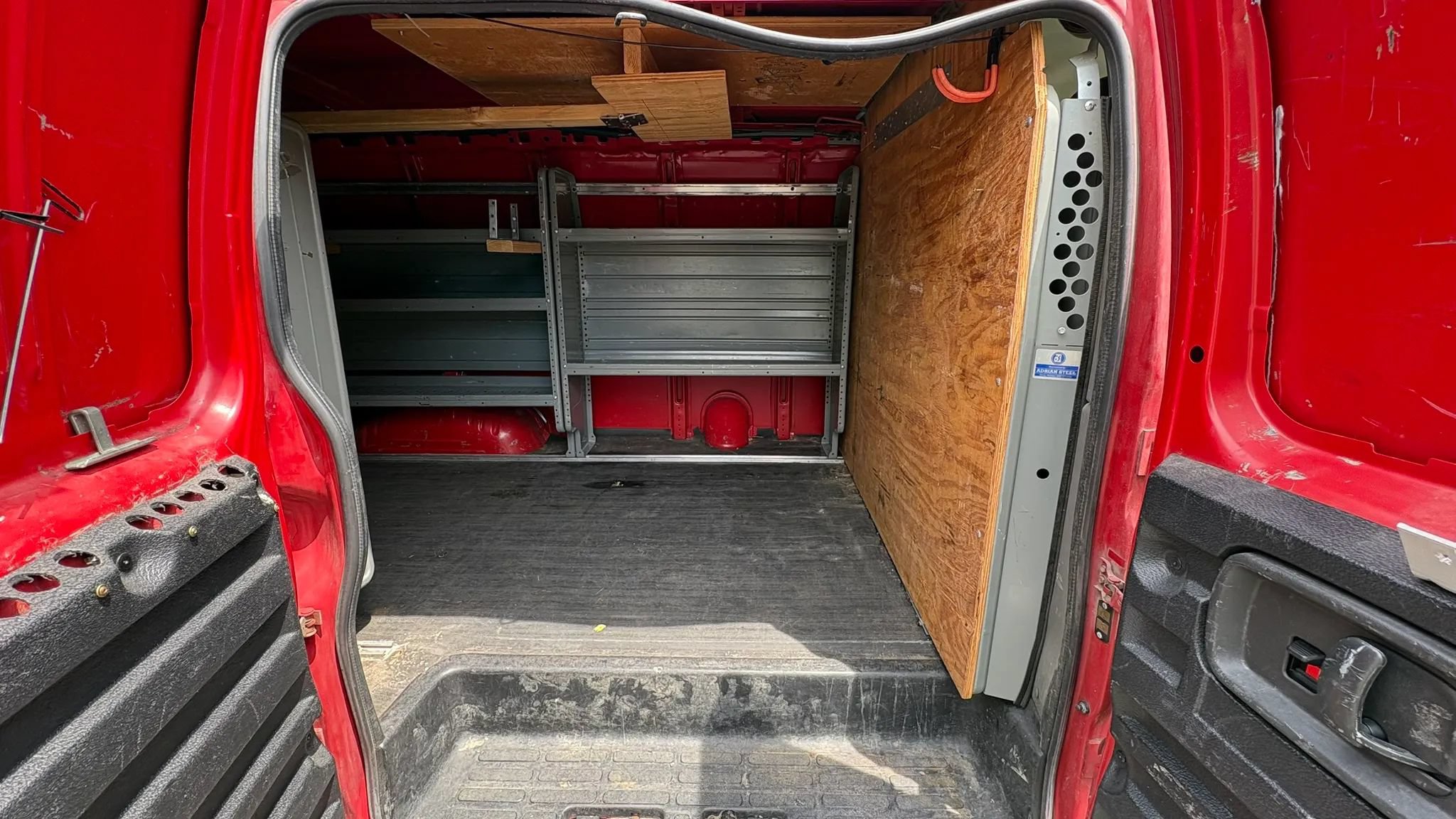 Used 2011 Chevrolet Express 2500 RWD image 23