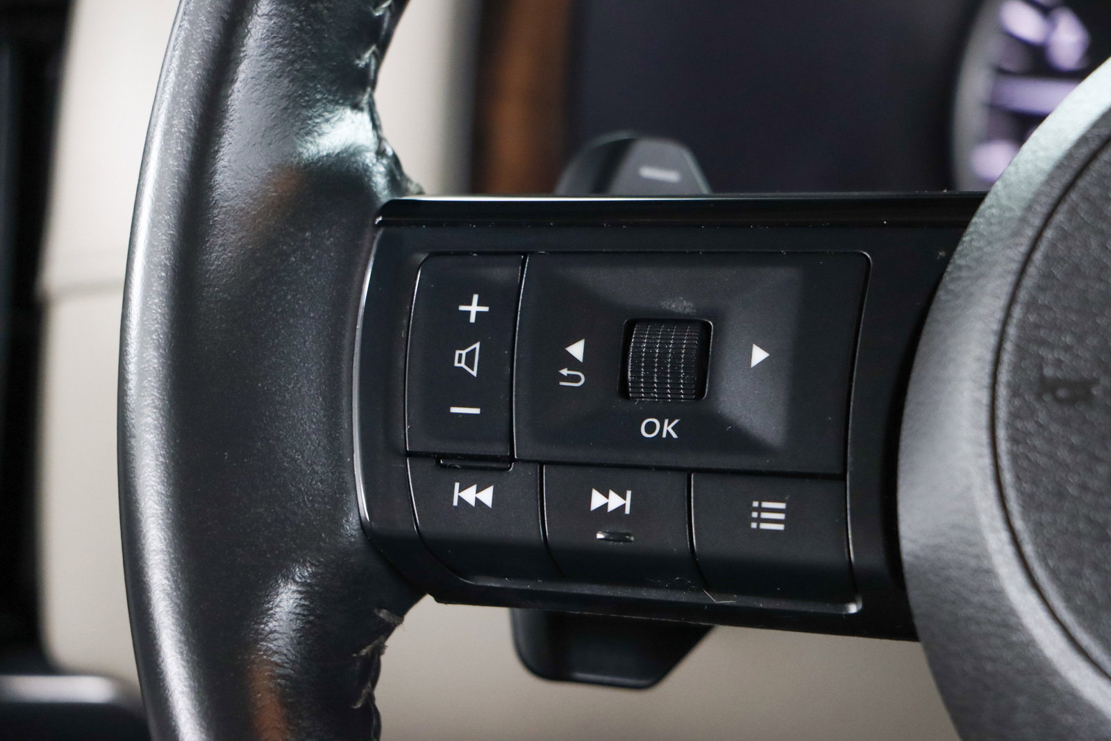 Used 2022 Nissan Pathfinder SL w/ SL Premium Package image 13