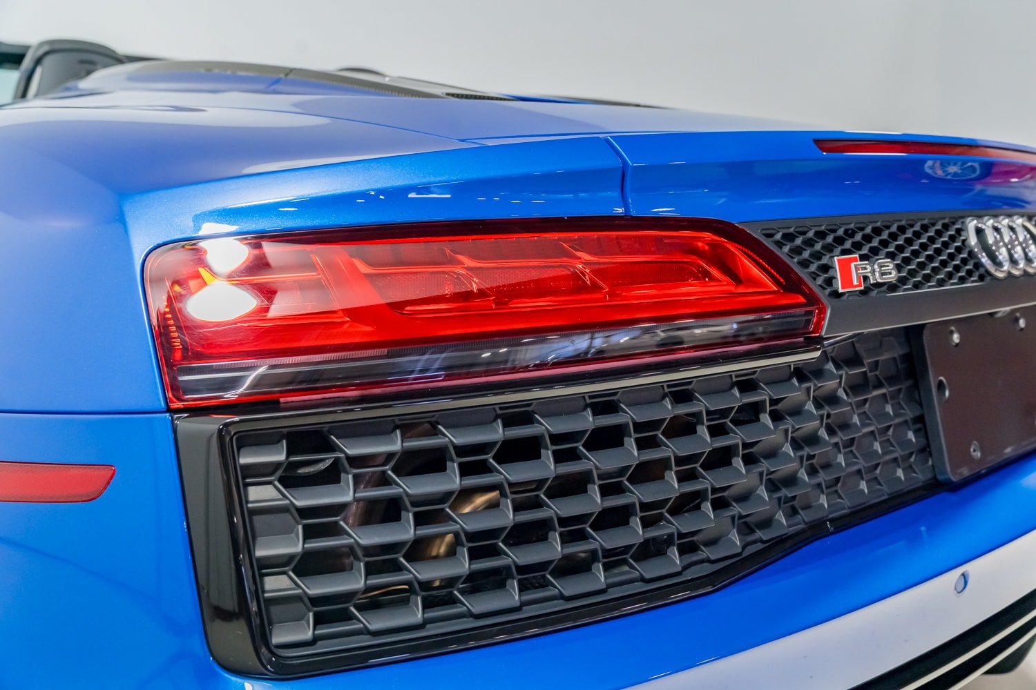 Used 2021 Audi R8 V10 w/ Premium Package RWD image 59
