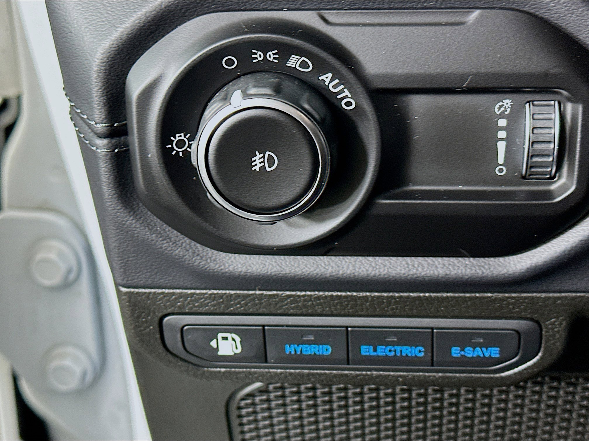 Used 2025 Jeep Wrangler Sahara image 16