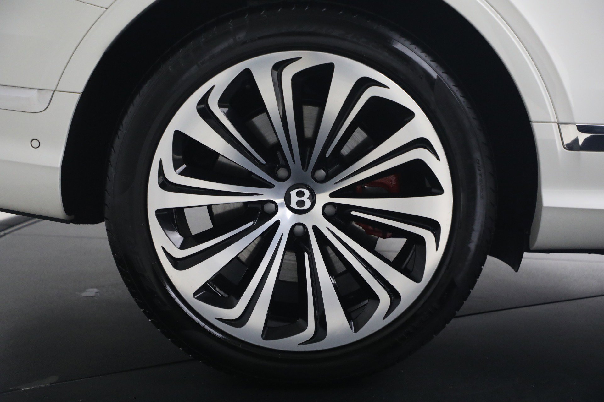 Used 2022 Bentley Bentayga AWD/4WD image 16
