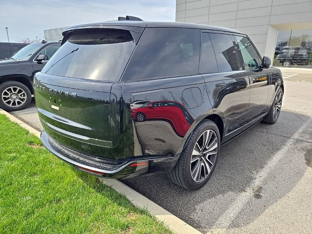 Certified 2024 Land Rover Range Rover SE image 5