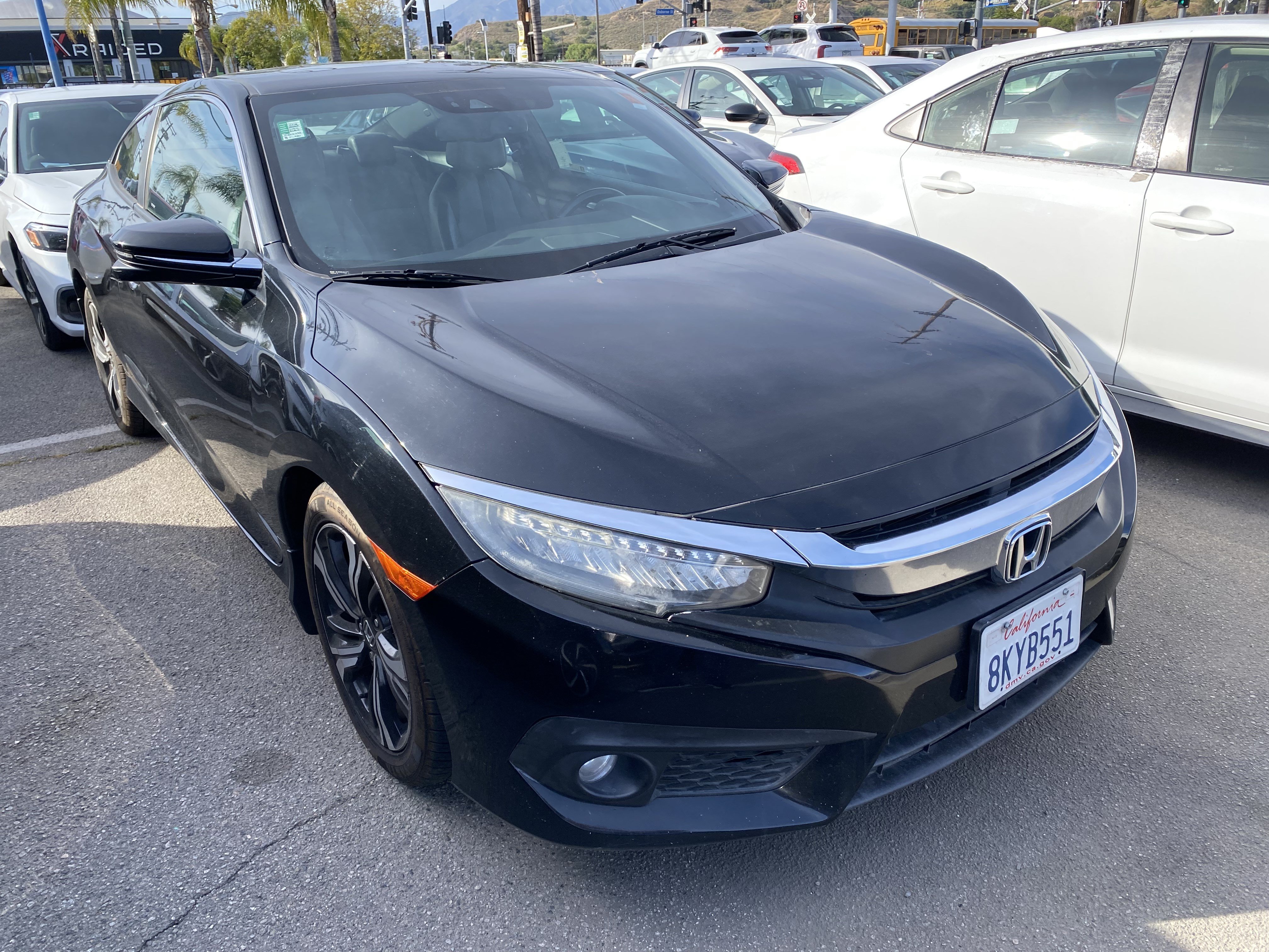 Used 2018 Honda Civic Touring image 2