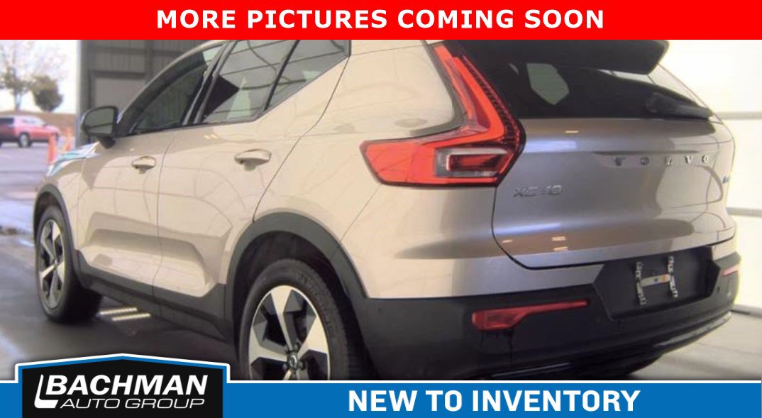 Used 2024 Volvo XC40 B5 Plus AWD/4WD image 3