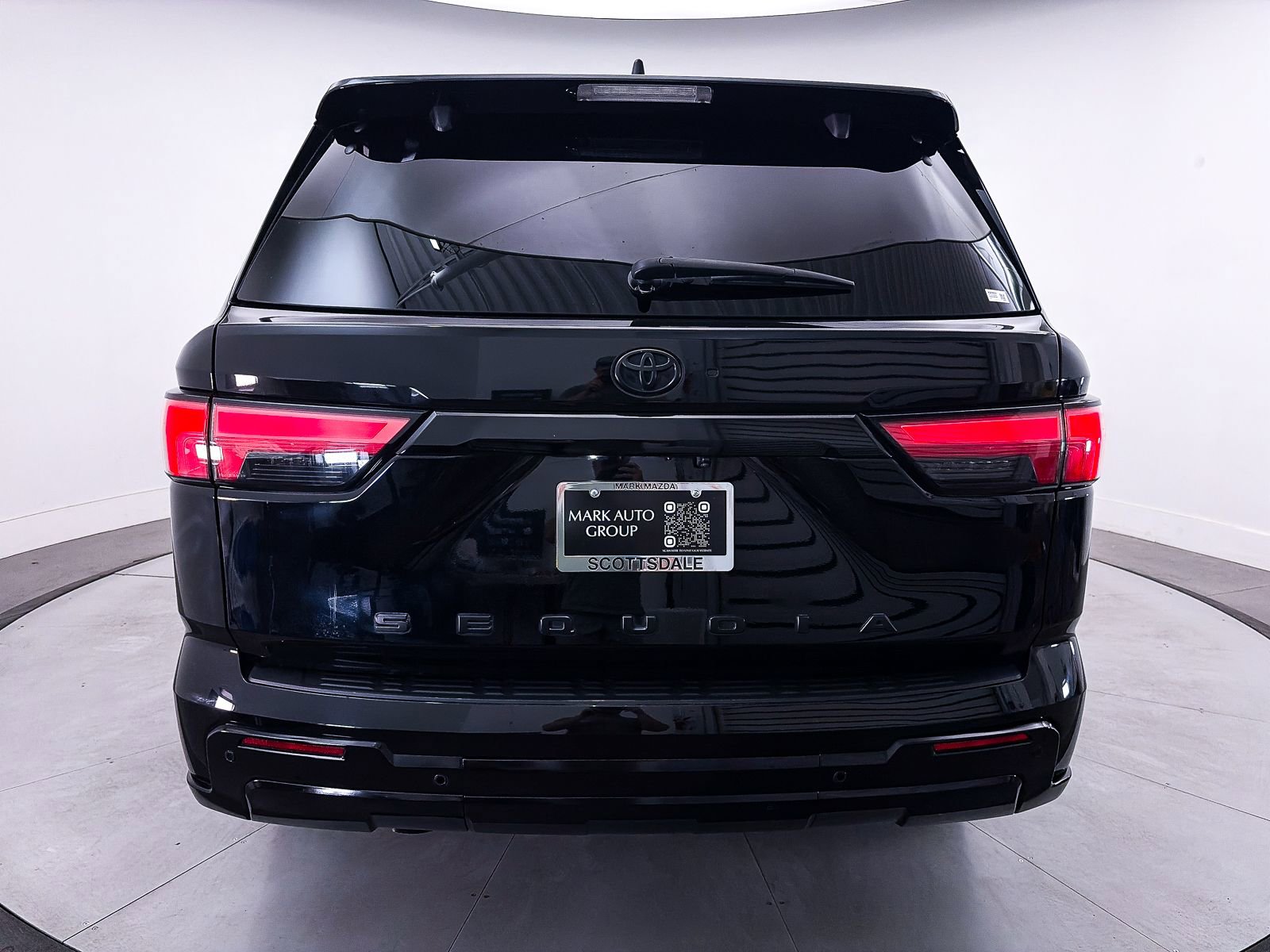 Used 2024 Toyota Sequoia Platinum AWD/4WD image 15