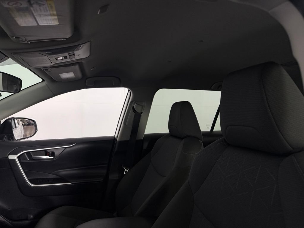 Used 2025 Toyota RAV4 XLE AWD/4WD image 22