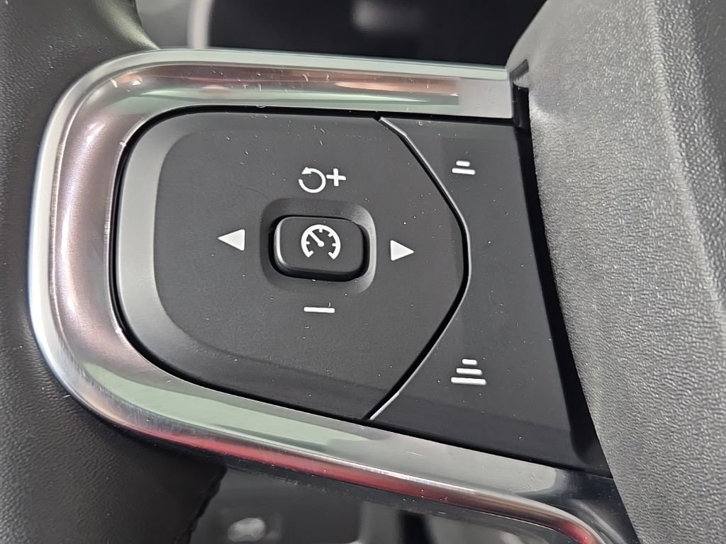 Certified 2023 Volvo XC40 B5 Plus w/ Driver Assist Package AWD/4WD image 33