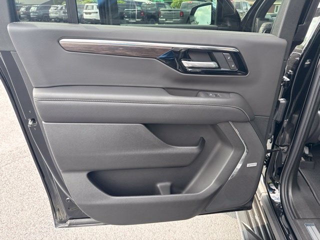 New 2026 Chevrolet Suburban Premier w/ Sun And Tow Package AWD/4WD image 43