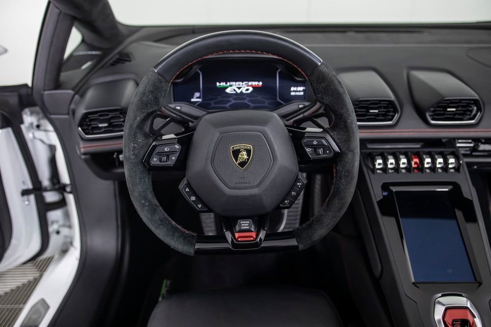 Used 2020 Lamborghini Huracan EVO image 33
