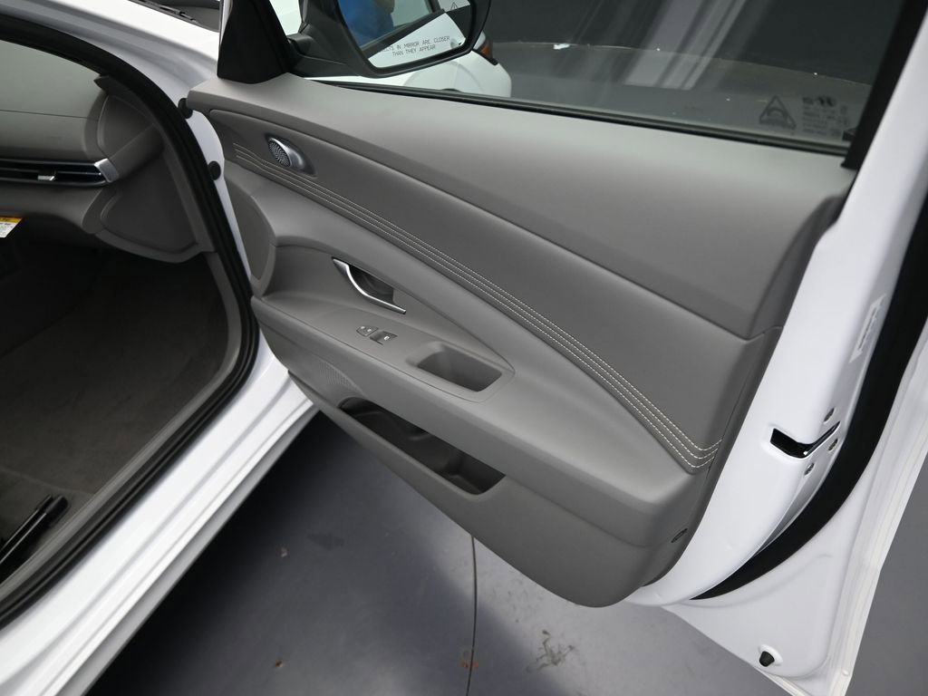Used 2025 Hyundai Elantra Sport image 35