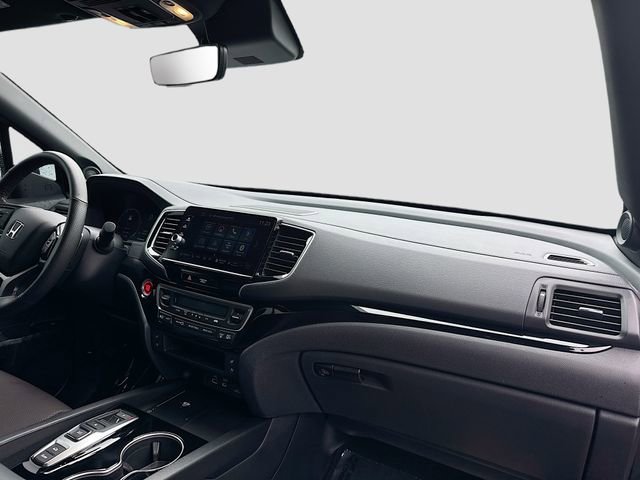 Certified 2025 Honda Ridgeline Black Edition image 30