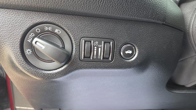 Used 2019 Dodge Challenger SXT RWD image 12