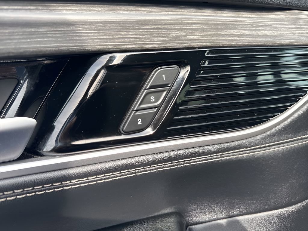 Used 2024 Jeep Wagoneer Series III AWD/4WD image 11