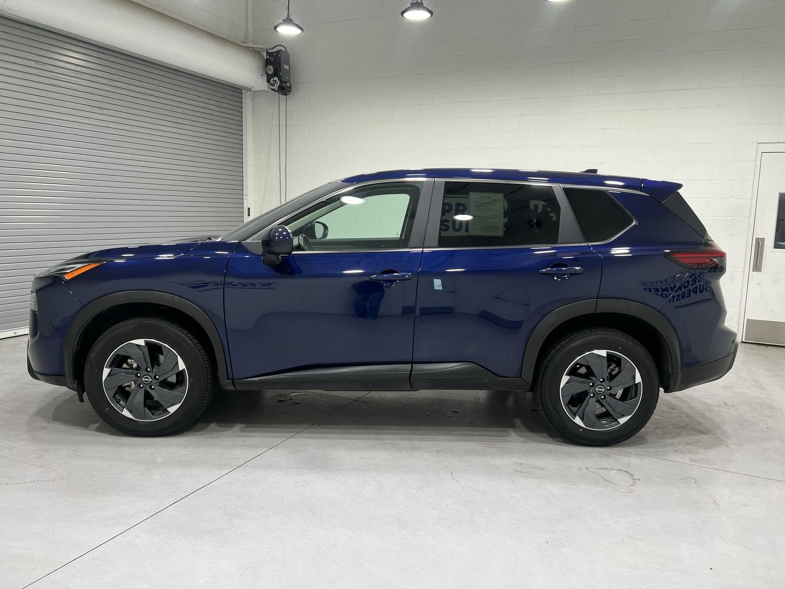 Used 2025 Nissan Rogue SV AWD/4WD image 5