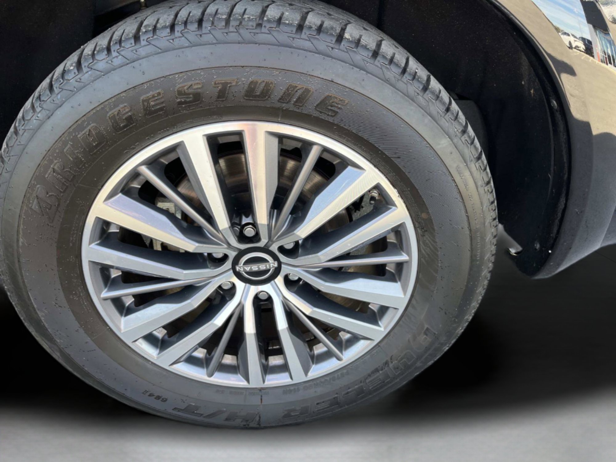 Used 2024 Nissan Armada SL w/ Captain's Chairs Package image 14