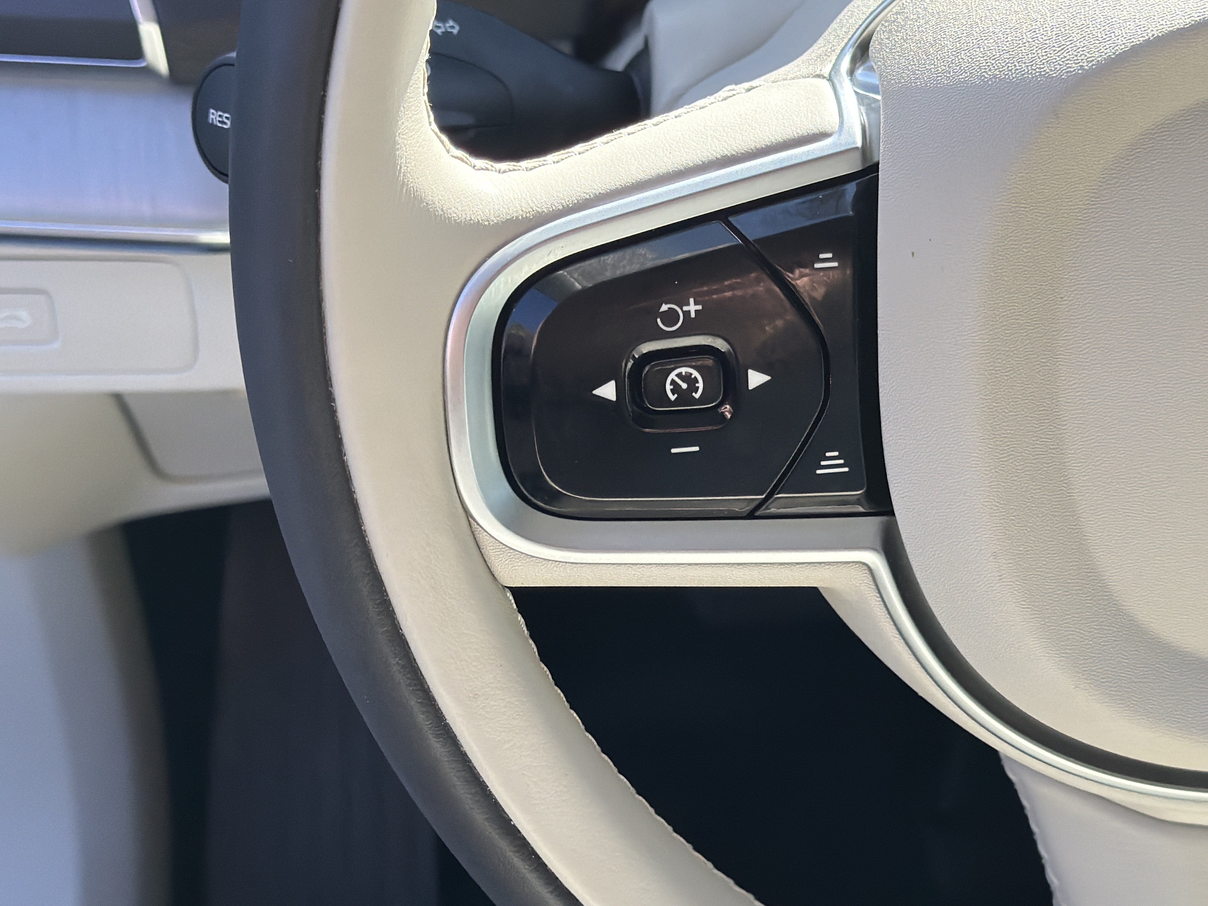 Certified 2025 Volvo XC90 B5 Core w/ Protection Package AWD/4WD image 19