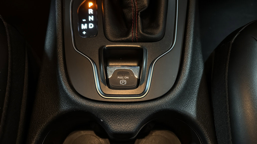 Used 2019 Jeep Cherokee Trailhawk AWD/4WD image 40