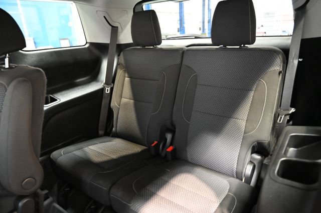 Used 2021 GMC Acadia SLE w/ Driver Convenience Package FWD image 12